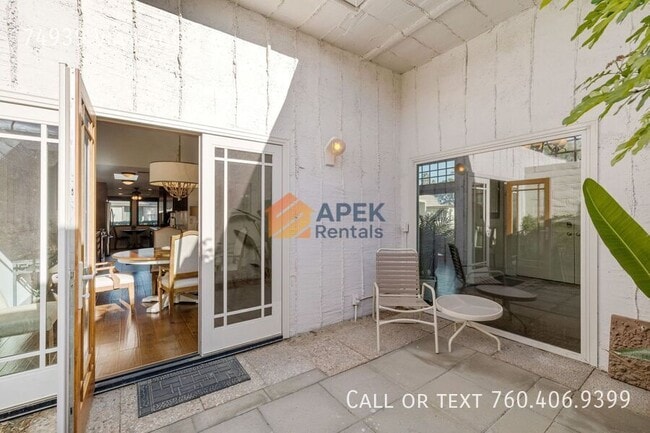 Building Photo - 74939 Vía Lago