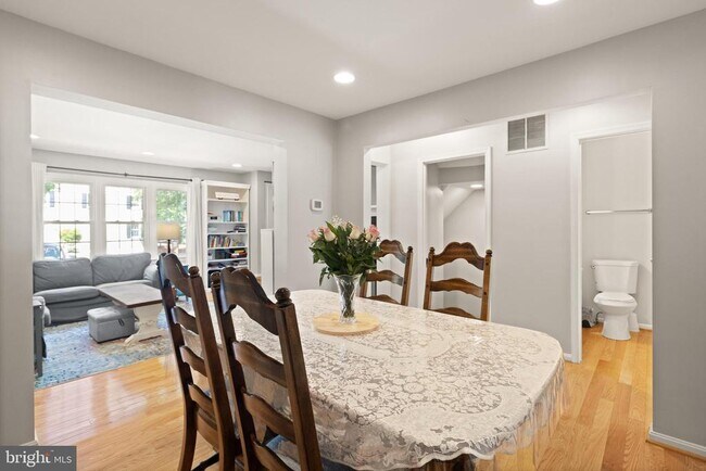 Building Photo - 8573 Tyrolean Way