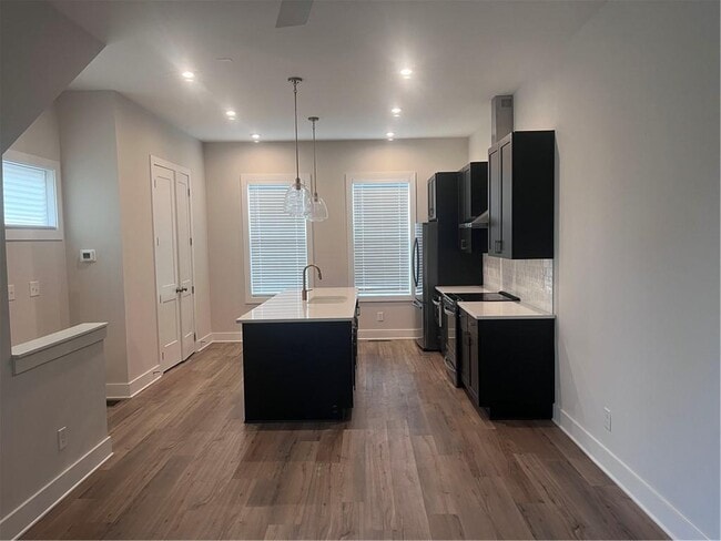 Building Photo - 60 Adore Ct SE