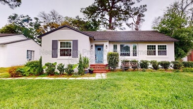 Building Photo - 2215 Larchmont Rd