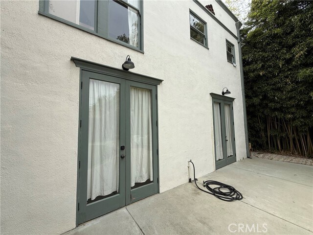 Building Photo - 706 6th Ave