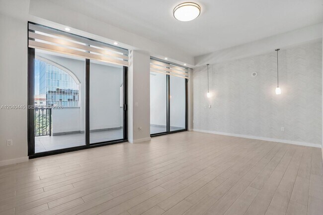 Building Photo - 275 Giralda Ave