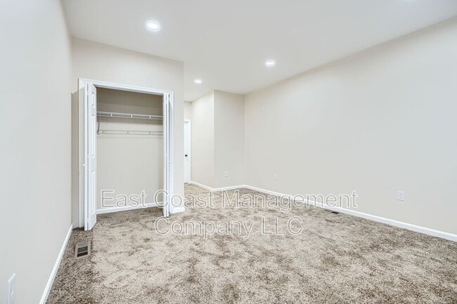 Building Photo - 3028 Chelsea Terrace