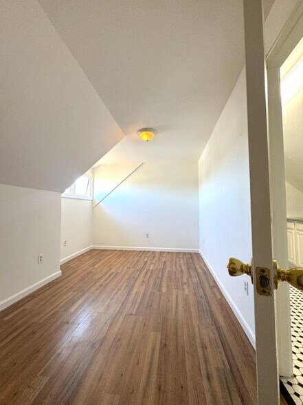 Building Photo - 871 27th St