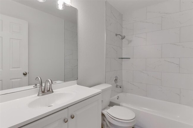 Building Photo - 300 Tamara Dr