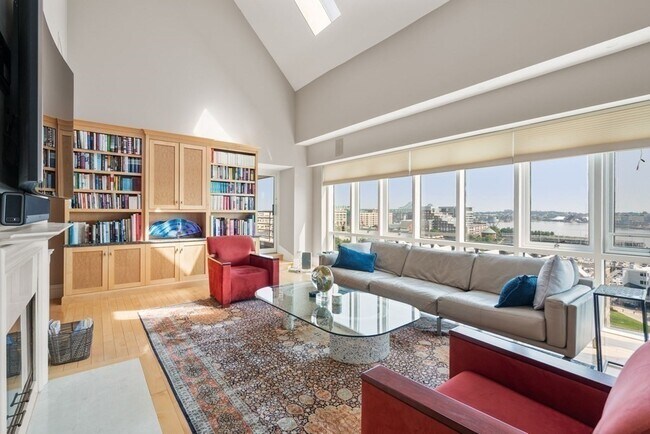 Building Photo - 197 8th St