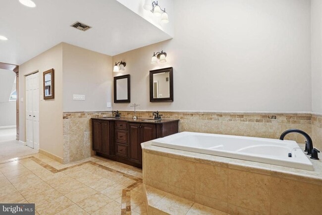 Building Photo - 244 Mathers Rd