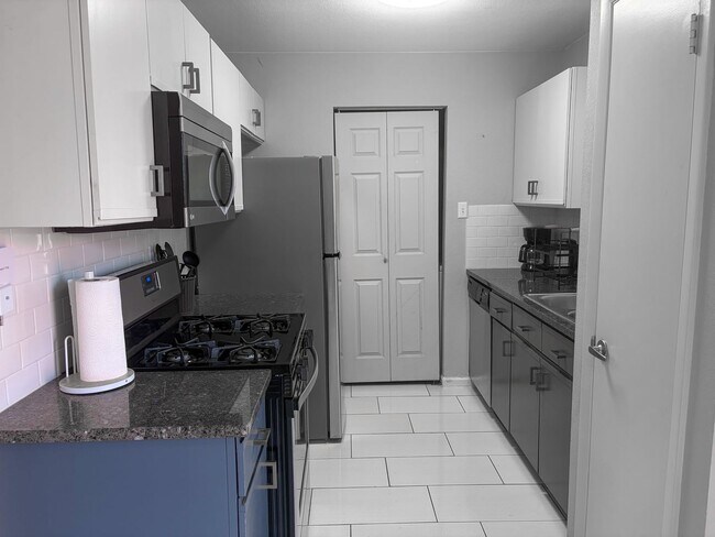 Building Photo - 1009 Markham Ln