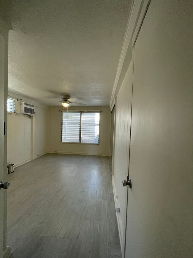 Building Photo - T1182ach
