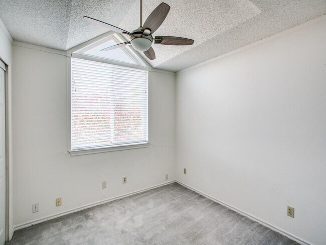 Building Photo - 2401 Brooke Ct