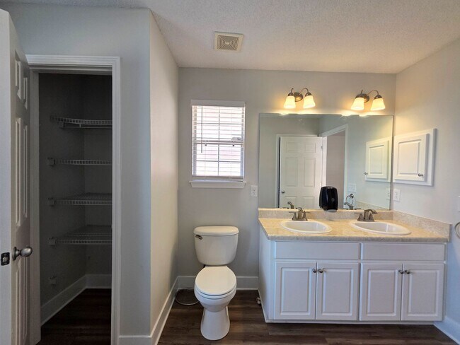 Building Photo - 5008 Orlando Ct