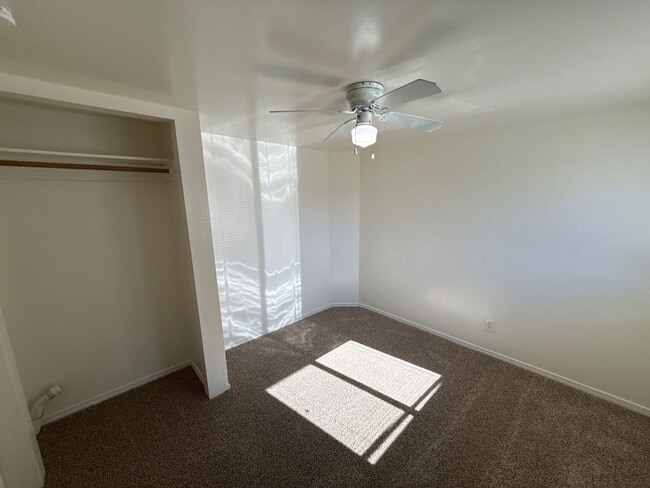 Building Photo - 3010 Phyllis St NE