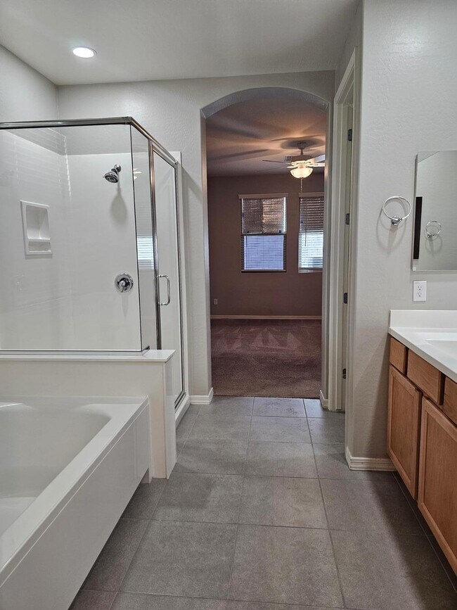 Building Photo - 15092 W Portland St