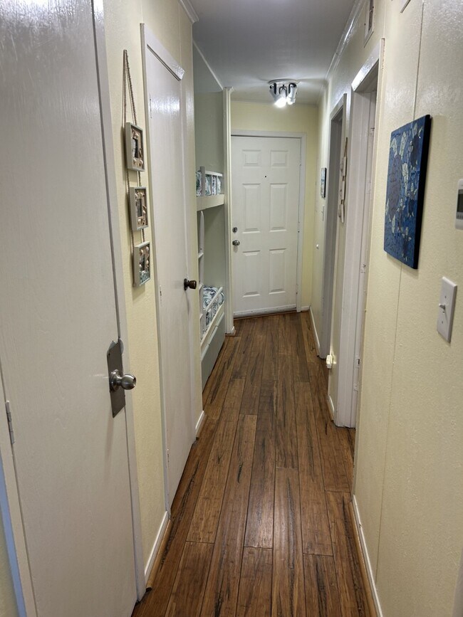 Building Photo - 6102 Seawall Blvd