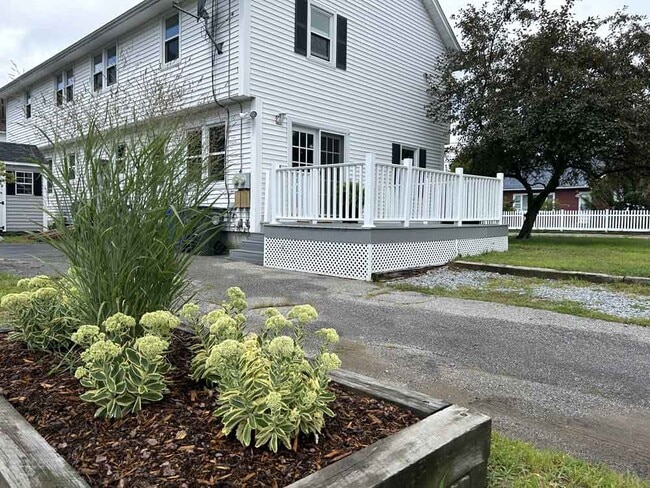 Building Photo - 405 Cilley Rd