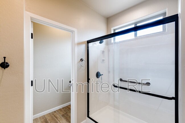 Building Photo - 308 Spirit Cir