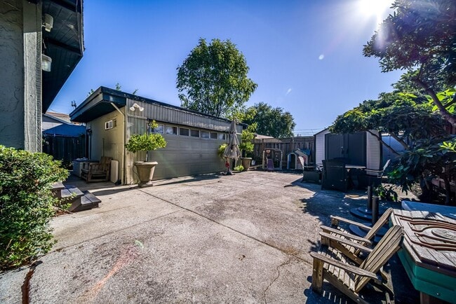 Building Photo - Charming Cottage Home In Central Redwood City - 3D Tour