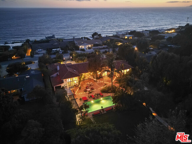 Building Photo - 7332 Birdview Ave