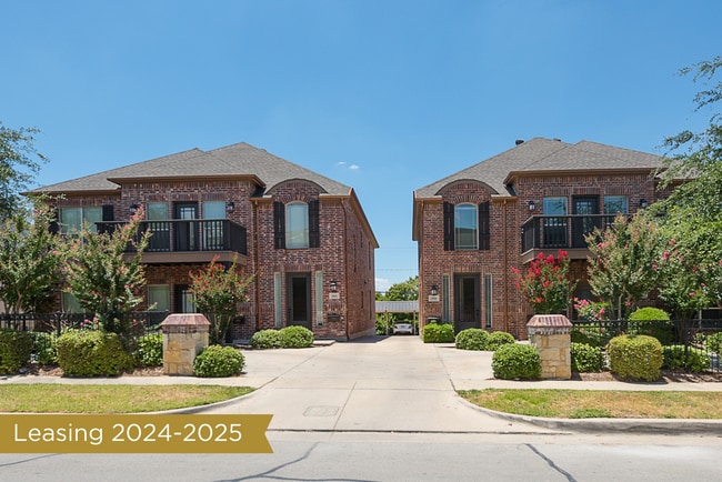 Building Photo - **MOVE IN 2026 $4000 * MOVE IN 2027 $4400 ** 4 Bed 3 Bath  6-Minute Walk to TCU Campus