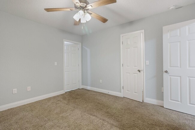 Building Photo - 515 Grand Ridge Dr