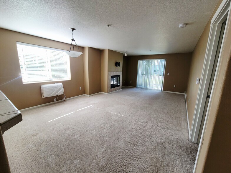 Building Photo - 780 NW 185th Ave
