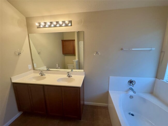 Building Photo - 315 Wildcat Dr