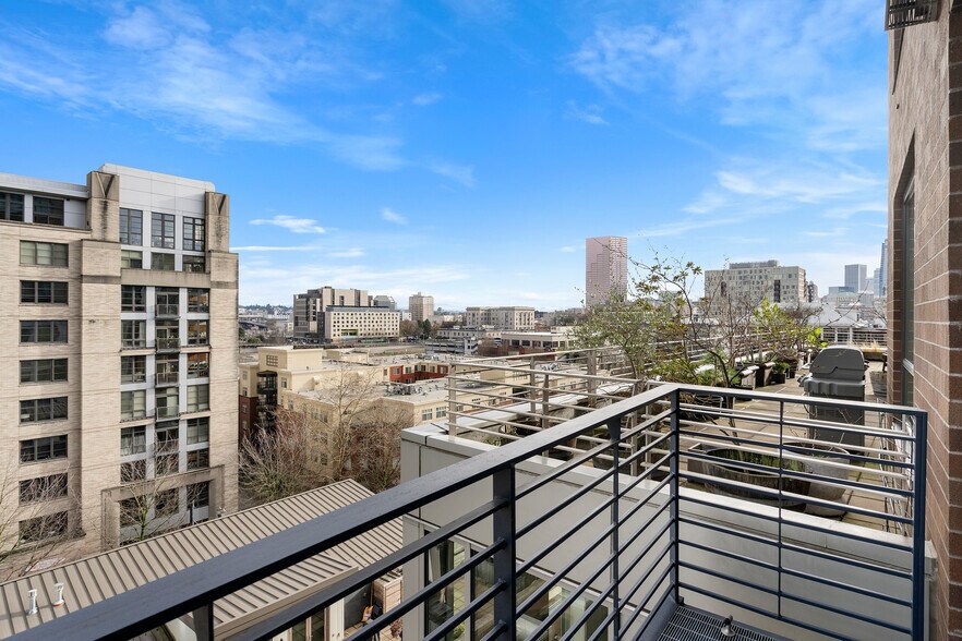 Building Photo - 922 NW 11th Ave