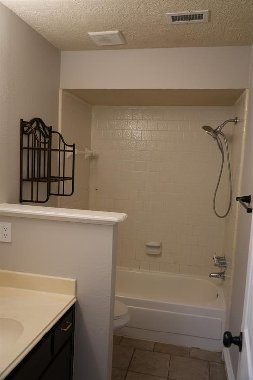 Building Photo - 17115 Kings Walk Ln
