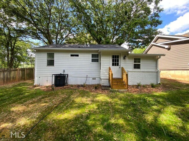 Building Photo - 1127 Dobbs Dr SE