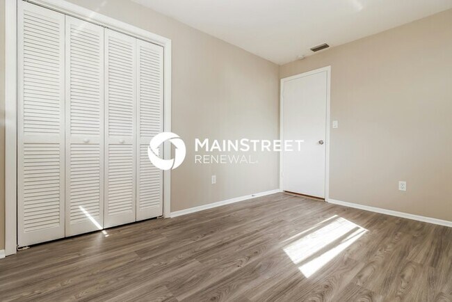 Building Photo - 3 Bedroom Pet-Friendly Home in Spring Hill, FL with Main Street Renewal