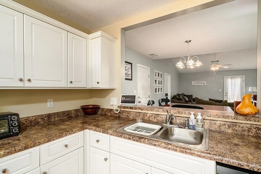 Building Photo - 469 Strutter Trl