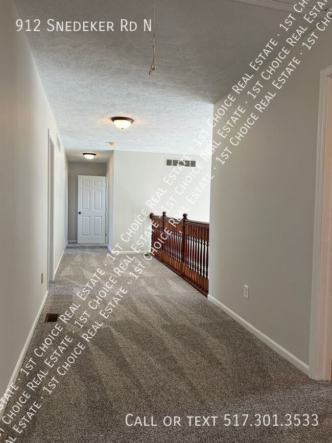 Building Photo - 912 Snedeker Rd N