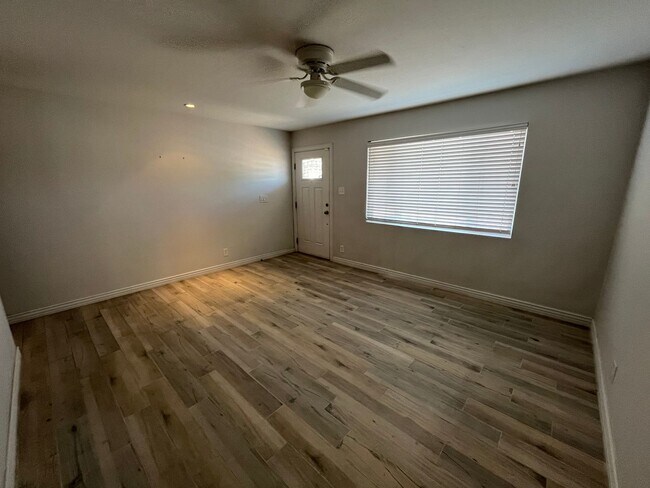 Building Photo - Beautiful Three Bedroom Scottsdale House w...
