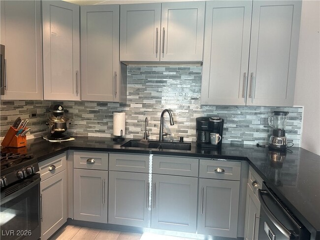 Building Photo - 820 Bergamont Dr