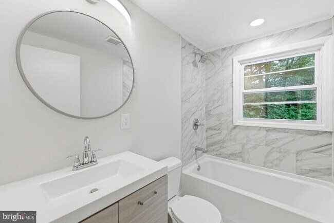 Building Photo - 27 Parkside Cir