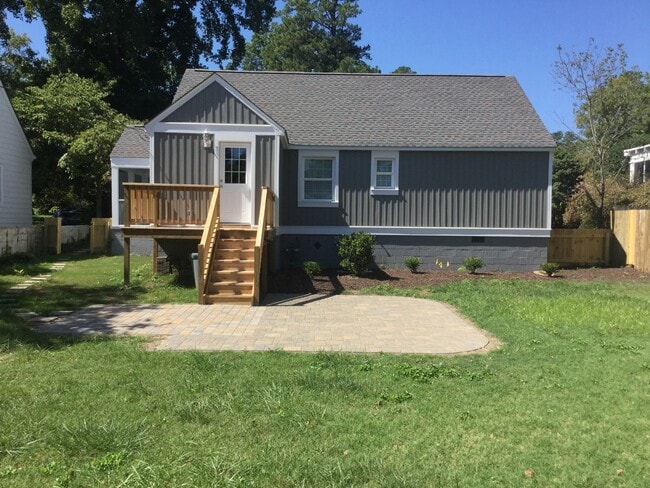 Building Photo - 2 Bed 1 Bath Renovated Home Forest Hill Park/Woodland Heights Area