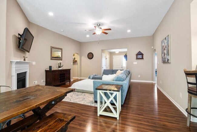 Building Photo - 3 Bedroom Ranch w/ Bonus