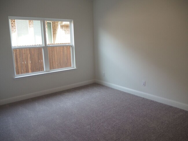 Building Photo - 2201 Yellowhammer Rd