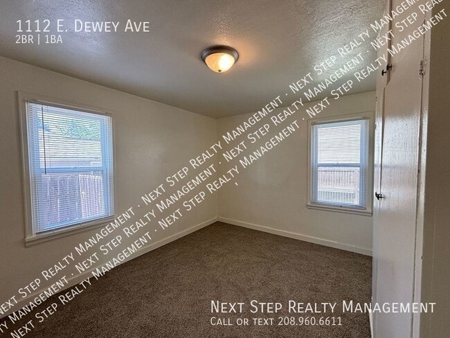 Building Photo - 1112 E Dewey Ave