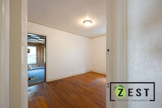 Building Photo - 17352 Roselawn St