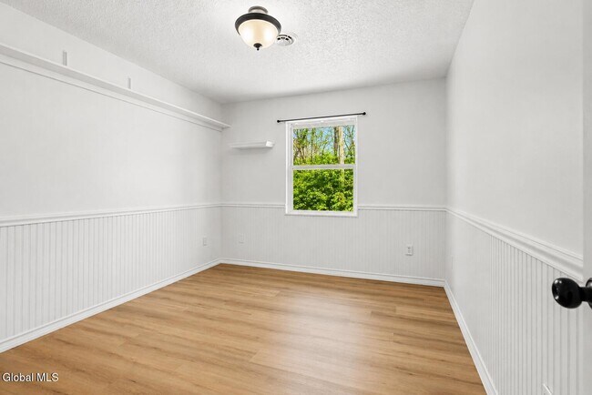 Building Photo - 25A Pine Ln