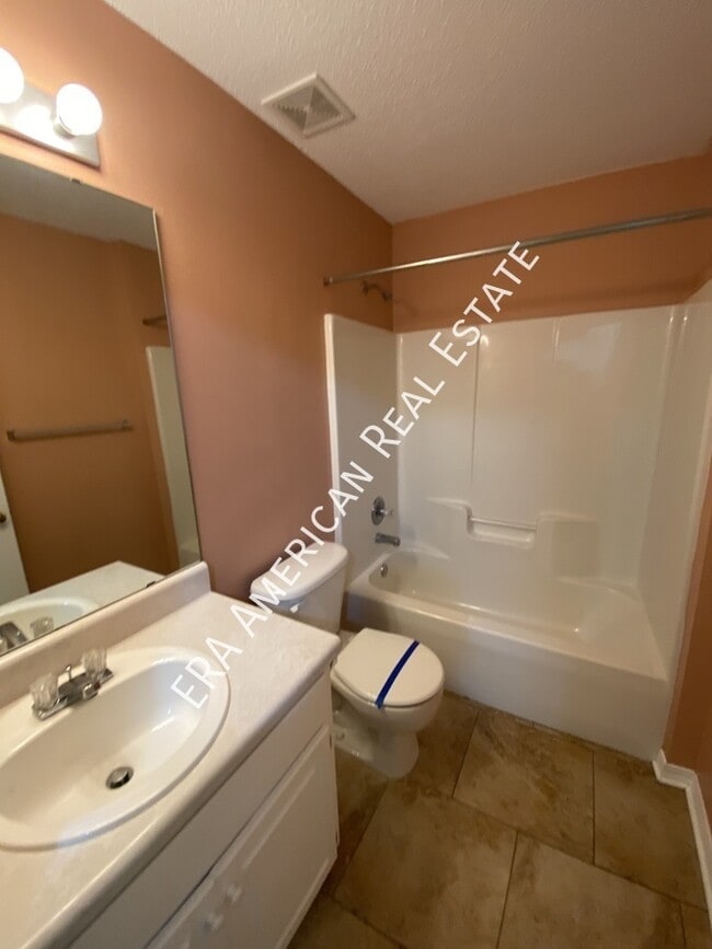 Building Photo - 2820 Tamiami Trail
