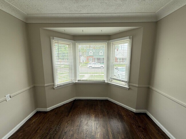 Building Photo - Renovated 3-Bedroom Home – We Welcome Sect...