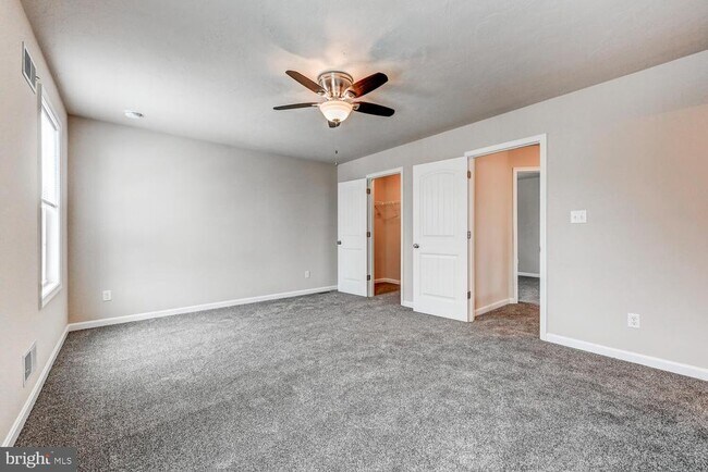 Building Photo - 180 Breezewood Dr