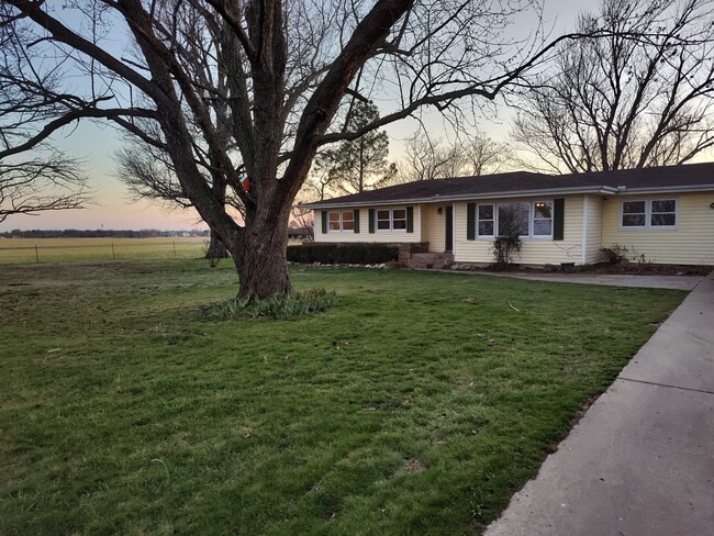 Building Photo - 2025 N 432