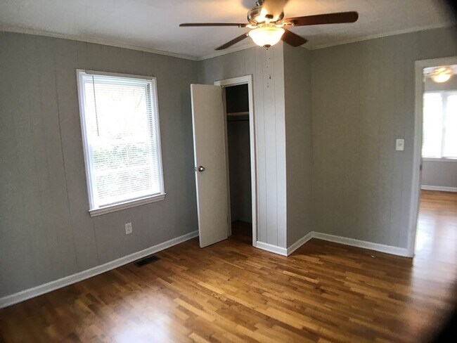 Building Photo - 105 Cypress Dr