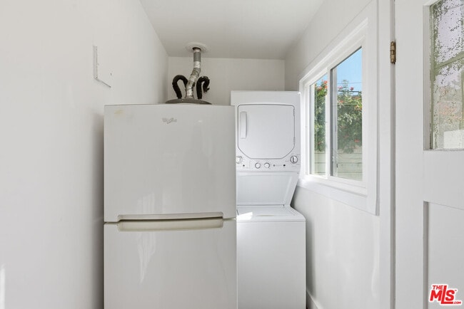 Building Photo - 6743 Arlington Ave