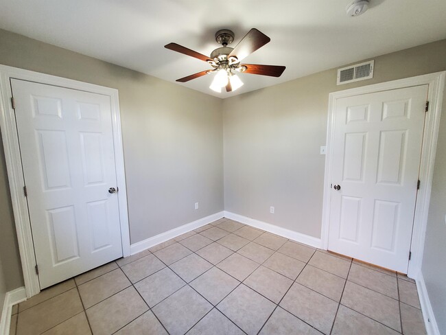 Building Photo - 3509 Golden Dr