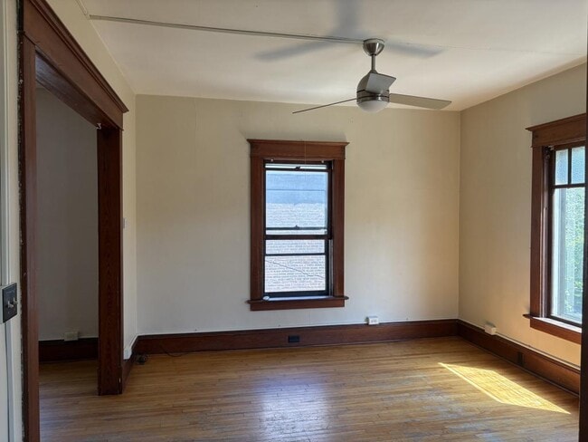 Building Photo - 48 Monroe St