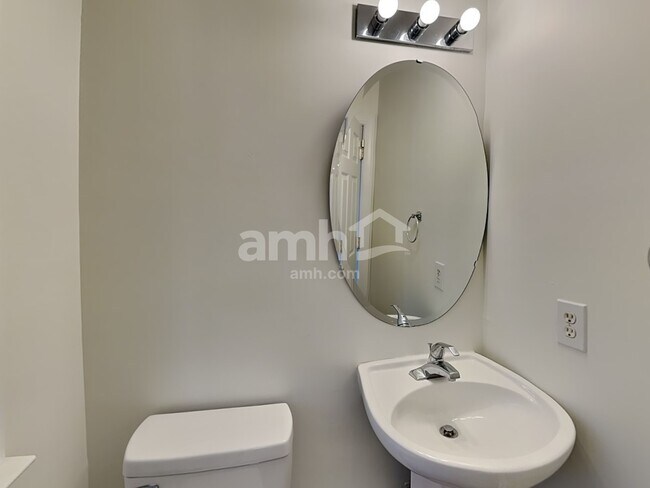 Building Photo - 2003 Monaco Ct